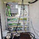 []同款两台上海鼎亚855立式加工中心，三菱M80系统、三轴.